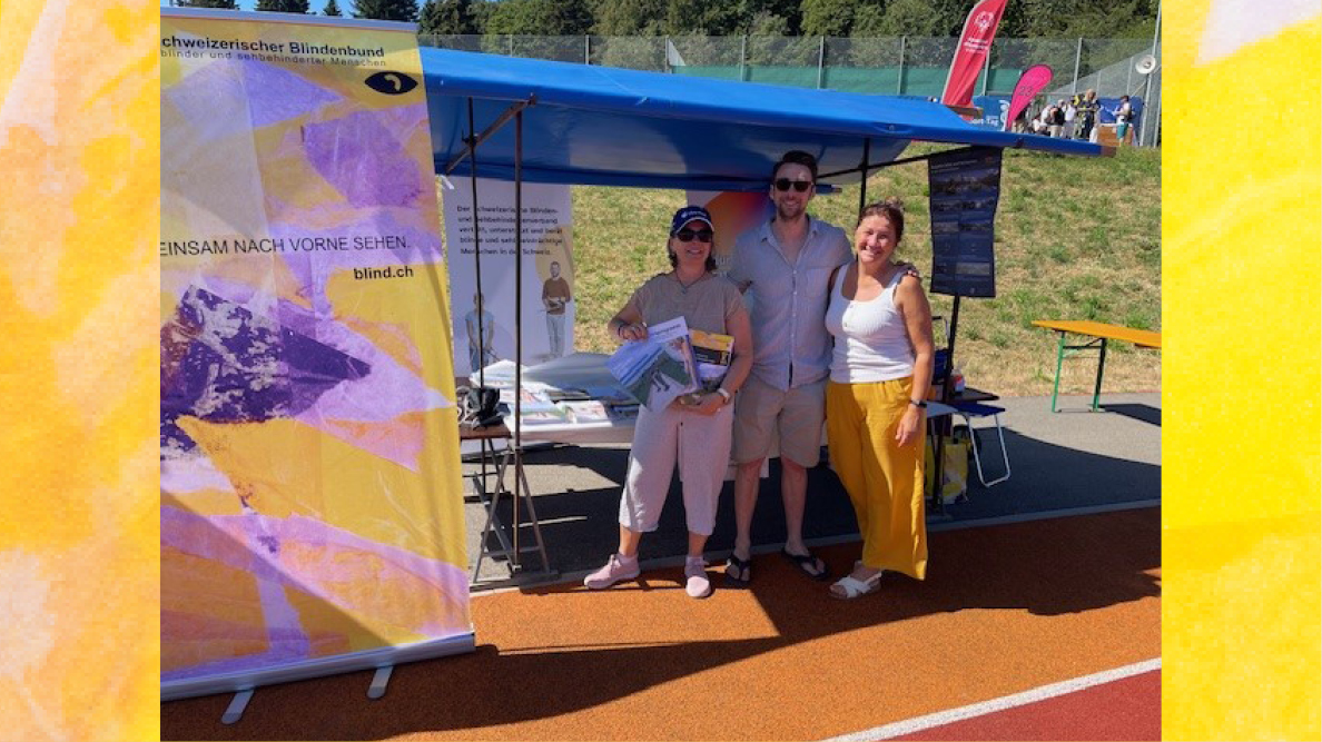 Stand des SBb in Magglingen, drei Menschen stehen davor.